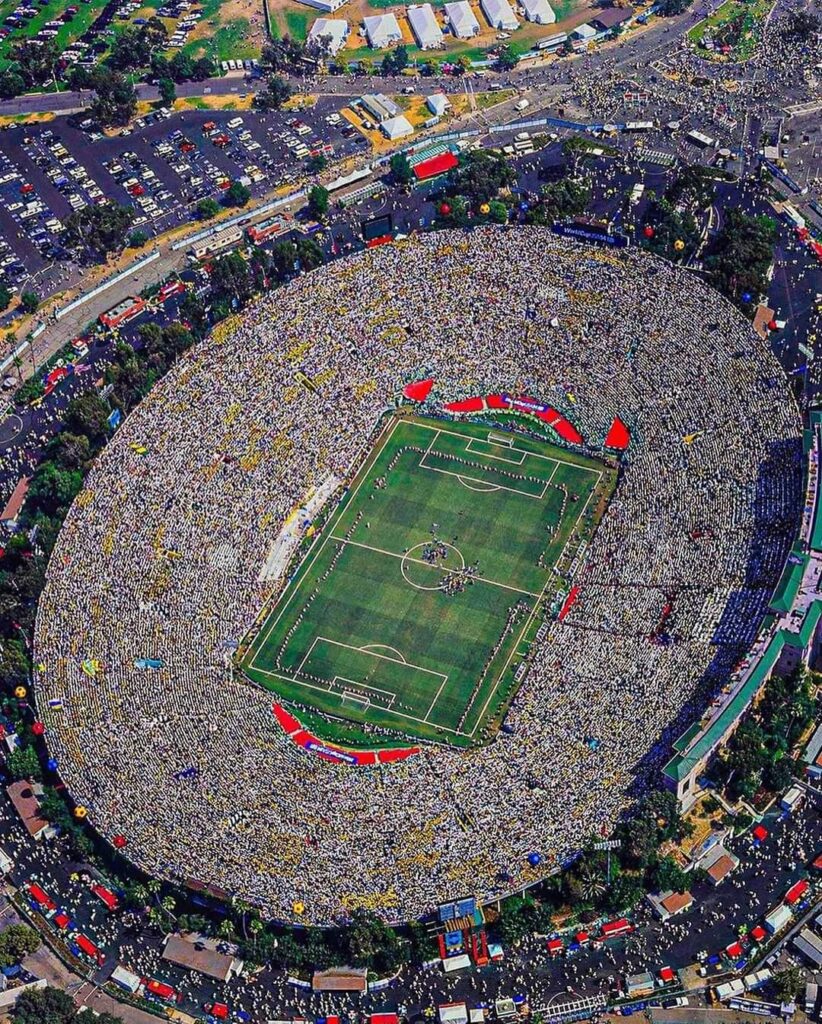 This is the fully packed stadium for the World Cup final in 1994 in the USA ! Hope will be same again on the next one again in the USA in 2026!