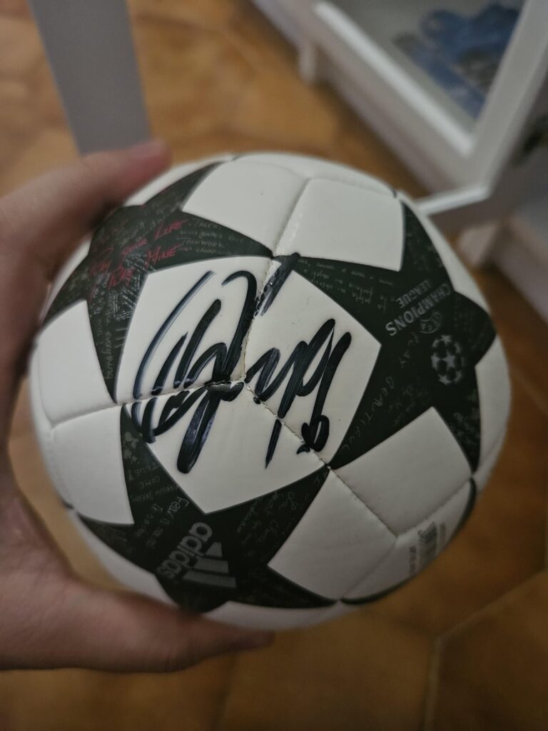 Help Needed to Identify AC Milan Autographs (2015-2020 Seasons)