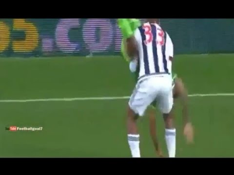 Salomón Rondón Salvó A DeAndre Yedlin De Un Fuerte Golpe En La Cabeza