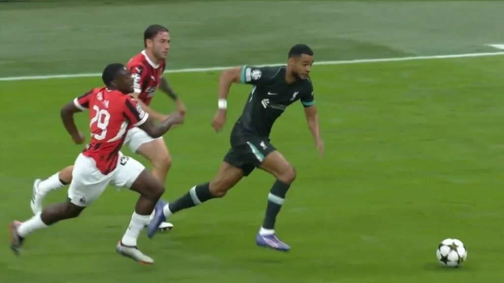 Cody Gakpo keeps trying..