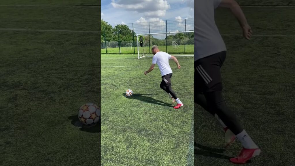 HOW TO TAKE THE PERFECT PENALTY! 🎯🥅 TUTORIAL #Shorts