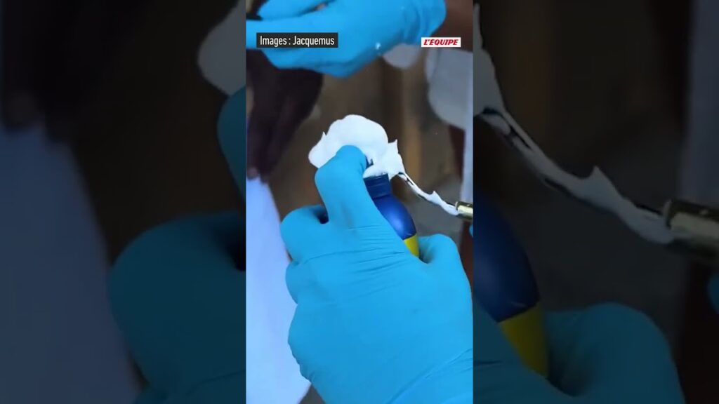 Jules Kounde a enfilé un t-shirt un peu spécial 🤨😅 #shorts #fashion #football