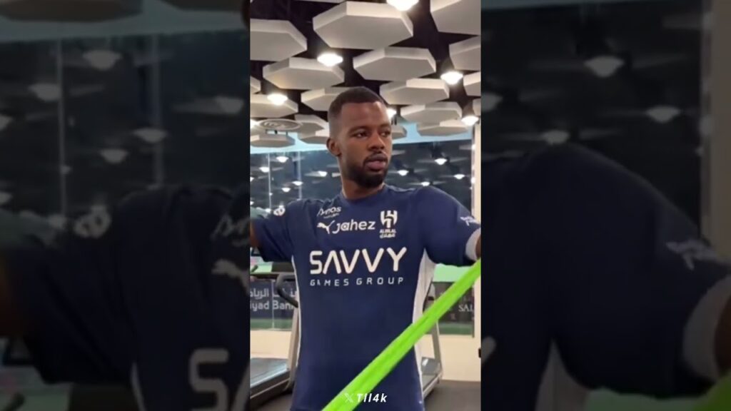 حسان تمبكتي في الصالة الرياضية يواصل برنامجه