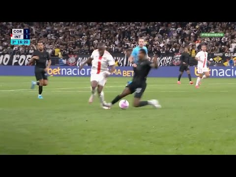 Lance da entrada de Cacá em Enner Valência: Era para cartão vermelho? Corinthians x Internacional