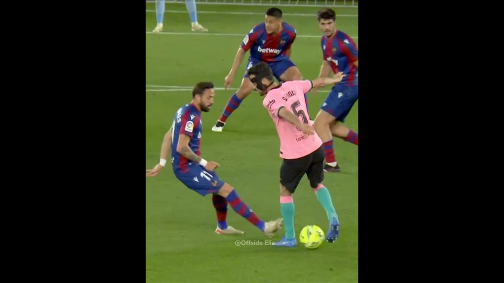 Sergio Busquets Skills😵