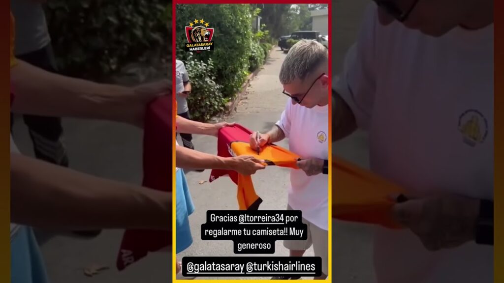 Lucas Torreira Arjantinli Futbol Yorumcusu Gustavo Lopez'e İmzalı Galatasaray Forması Hediye etti