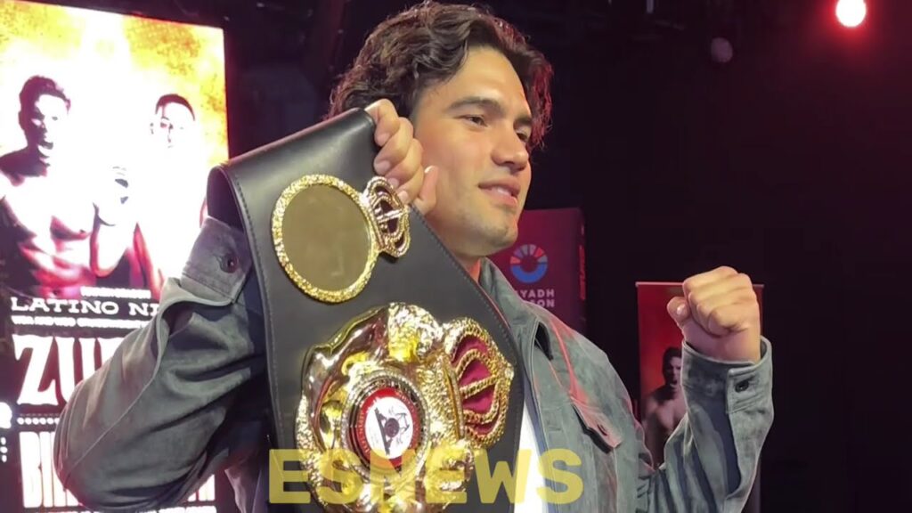 OSCAR DUARTE NOT PLAYING WATCHING HIS OPPONENT KENNETH SIMS WHILE ON STAGE