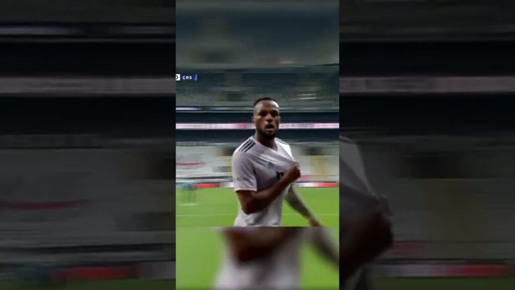 Larin, defanstaki hatayı affetmiyor, aşırtma vuruşuyla gollerine devam ediyor #shorts #süperlig