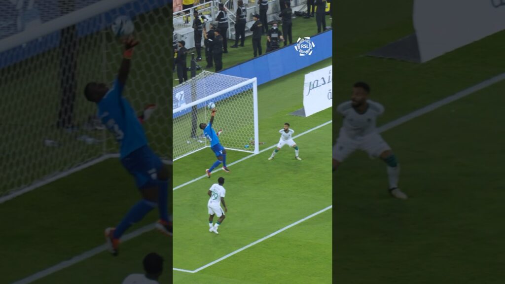 Edouard Mendy with the big save to deny the cross-city rivals 🙅‍♂️#yallaRSL