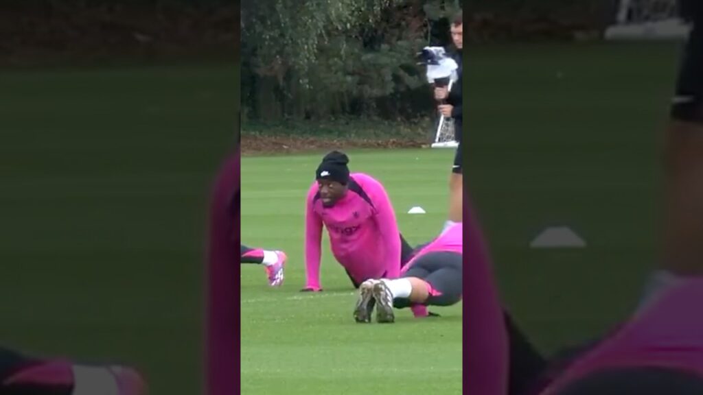 Disasi clearly has other things on his mind 😂