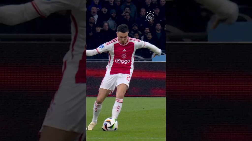 This Berghuis pass from ALL ANGLES is just ART 🌌