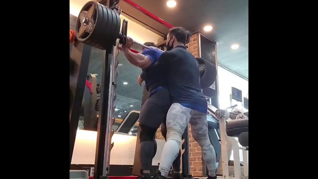 Korean Bodybuilder Seung Chul Lee Demonstrates Smith Machine Squats 4