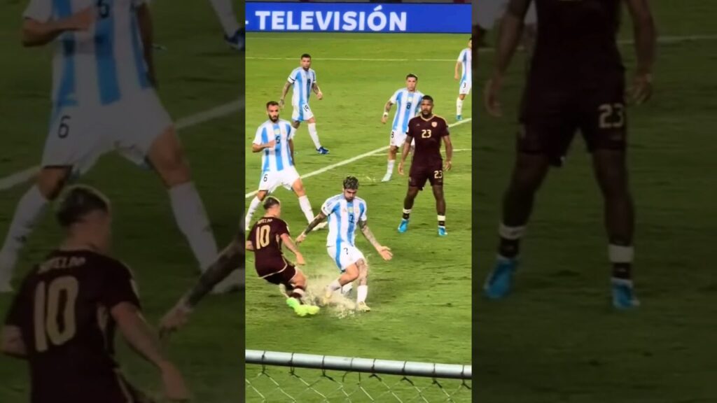 Túnel de Yeferson Soteldo a Rodrigo de Paul #futbol #venezuela #argentina #shorts #vinotinto