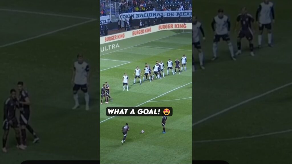 MEXICO IS WINNING! 😎 Free kick goal, courtesy of Alexis Vega. #MNTonFOXDeportes