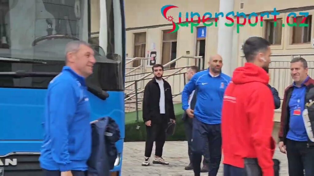 Azərbaycanın futbol yığması gəldi, Fernando Santos pis vərdişə başladı