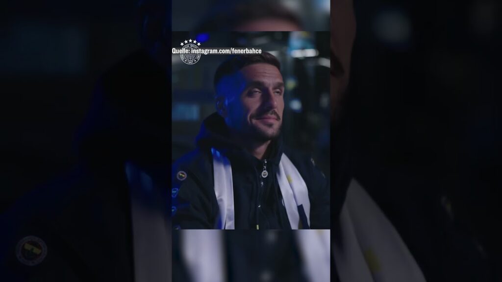 Angekommen im "Mourinho-Universum": Kostic bei Fenerbahce vorgestellt #shorts