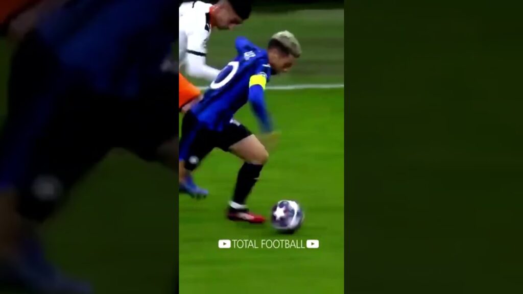 PAPU GOMEZ dances with ball Atalanta⚽🌟🥇 #shorts
