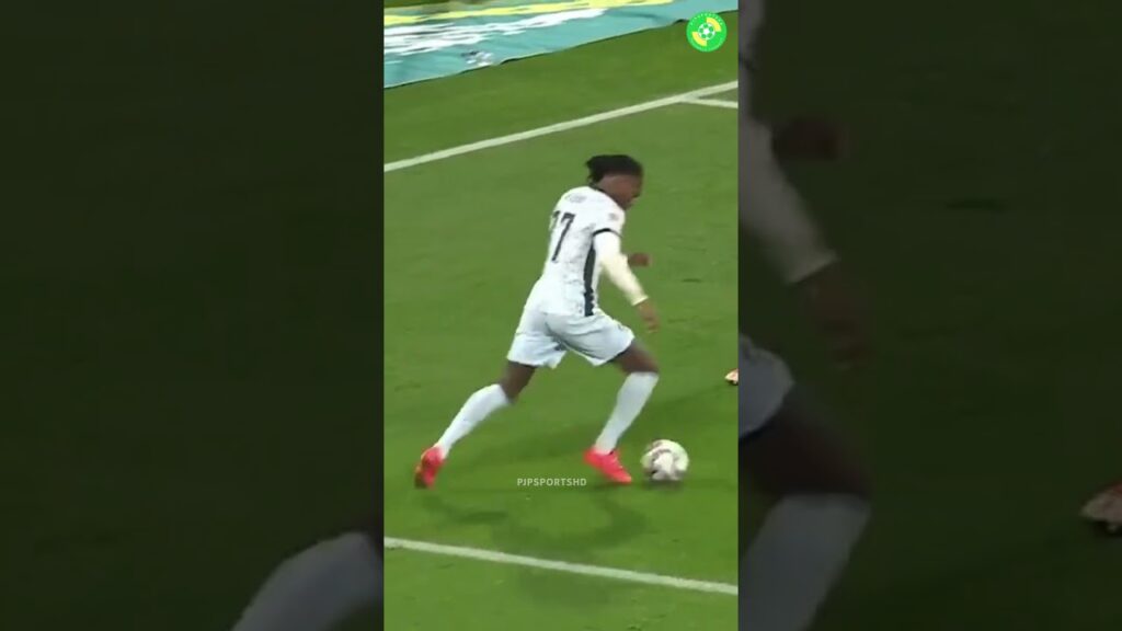 Rafael Leão skill against Ralston!