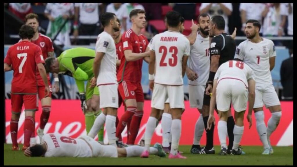 Detik-Detik Wayne Hennessey Diganjar Kartu Merah Pertama di Piala Dunia 2022