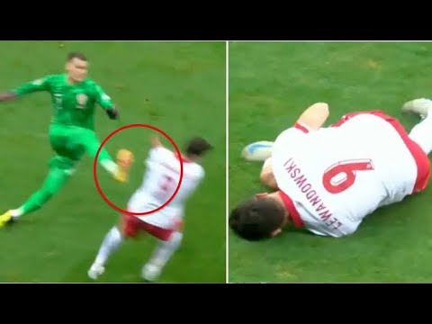 Croatian goalkeeper Dominik Livakovic collides with Robert Lewandowski - Dominik Livakovic red card