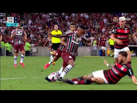 Lance do pênalti para o Fluminense contra o Flamengo - Pênalti de Léo Pereira em Marquinhos