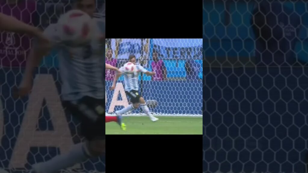 Los mejores goles del 2018 en realidad 🔥⚽☠ #cr7 #mcgree #garethbale #pavard #youtubeshorts #salah