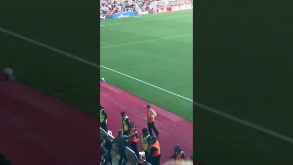 Away End LIMBS As Jordan Ayew Scores 98th Minute Winner😍 #lcfc #leicestercity #football #shorts