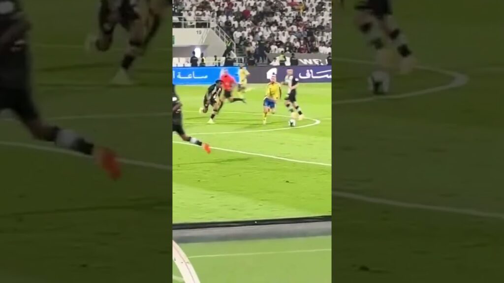 Marcelo Brozović suffers a horrible tackle from behind, no red card was shown. Al Shabab vs Al Nassr