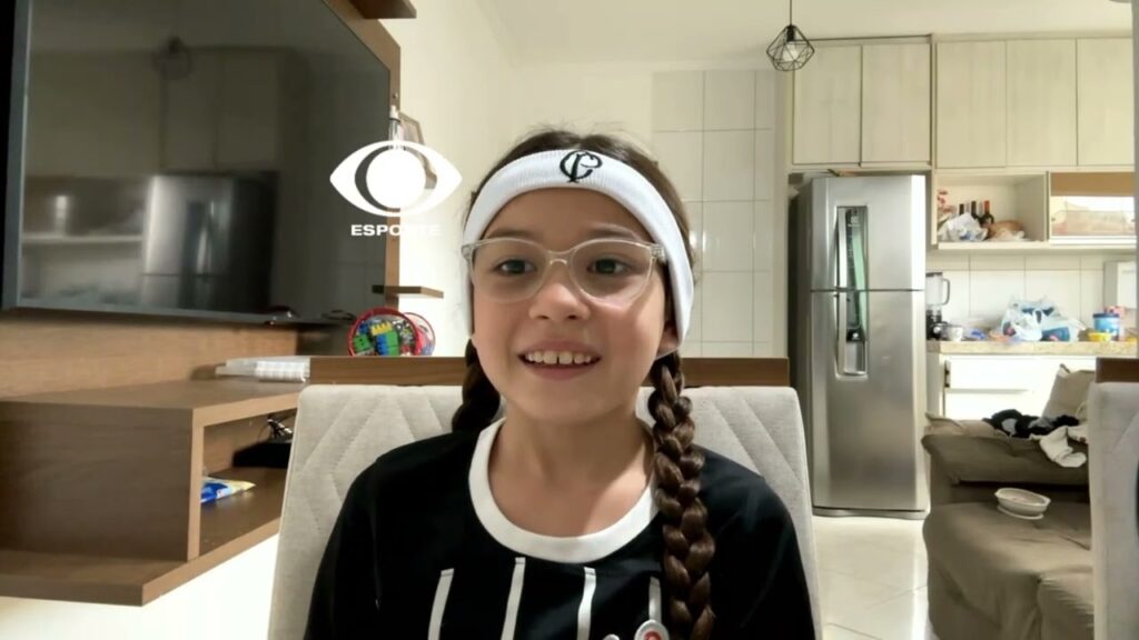 Corinthiana da "mochila maluca" conhece Memphis Depay