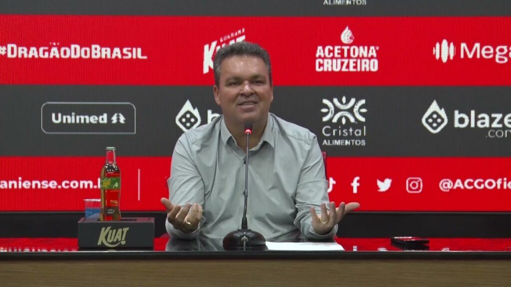 Joel Campbell perde espaço no Atlético-GO, presidente declara: "Pouco competitivo"