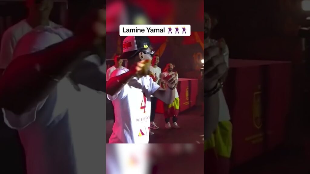 Lamine Yamal viviendo la vida de CAMPEÓN (via Selección Española) #shorts