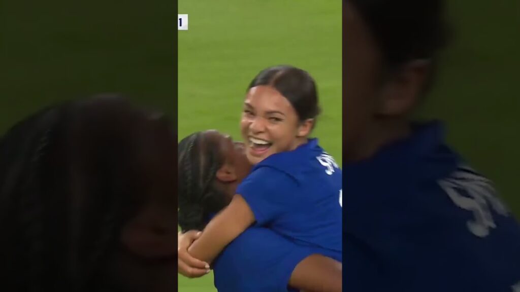 Sophia Smith from the edge of the box to make it 3-1 😱