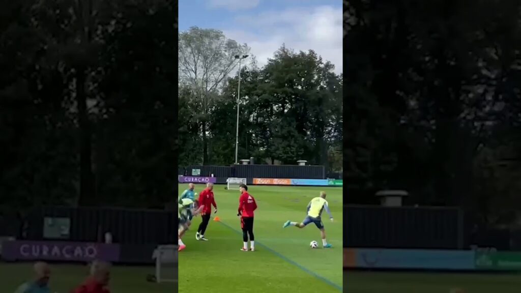 Weghorst en Klaassen 'ontgroend' bij Ajax #ajax #weghorst