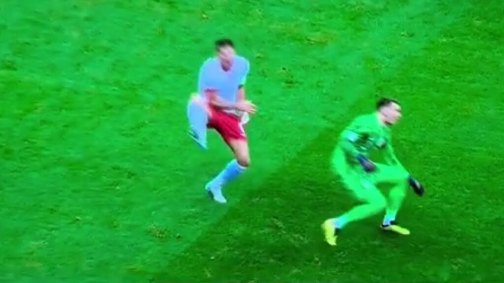 Croatian goalkeeper tackle on Lewandowski | goalkeeper red card