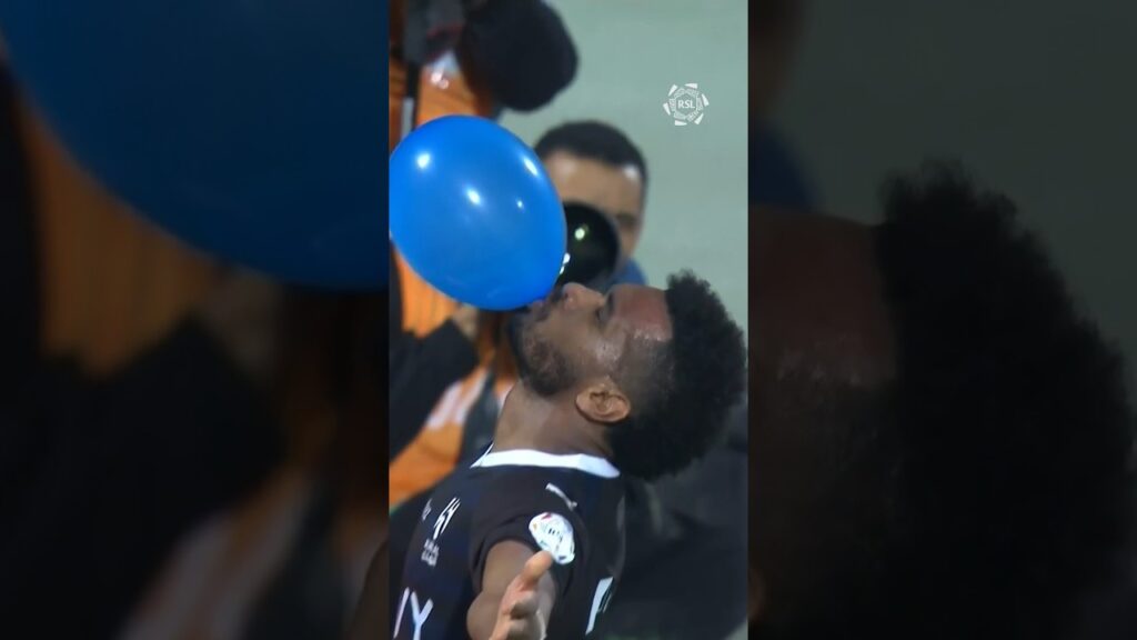 This Al Bulayhi celebration 😅🎈 #yallarsl #alhilal