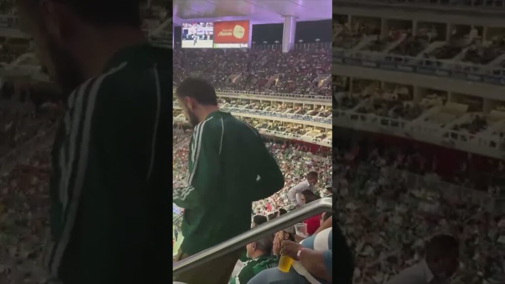 ASÍ RECIBIERON A VEGA EN EL AKRON 😱❌⚽