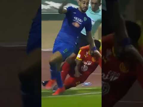 Nothing’s gonna stop this linesman from making that offside call 😤👏