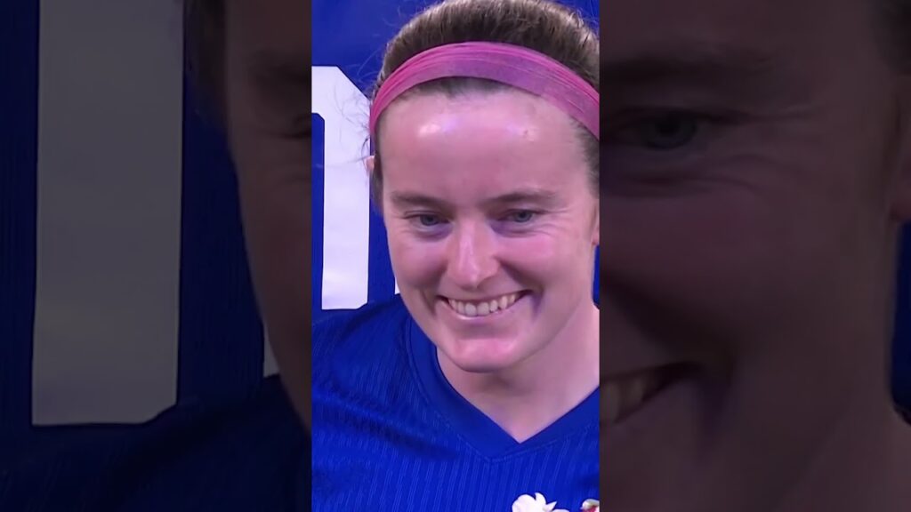 Rose Lavelle brought her bulldog Wilma to celebrate her 100 caps with her 🤗