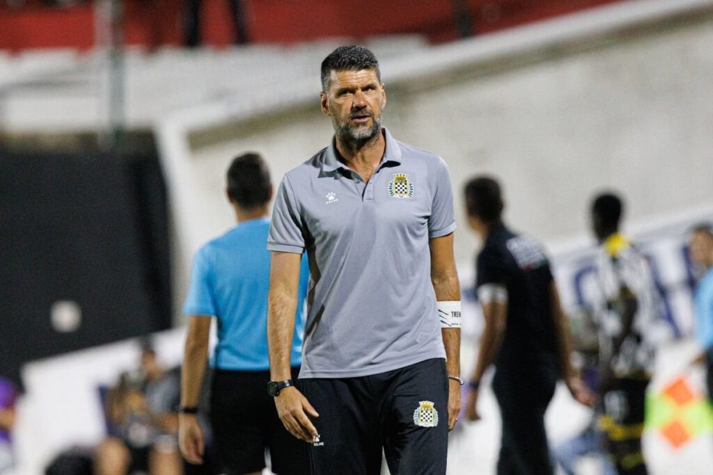 «Esperavam que fosse resolvido até ao verão...»