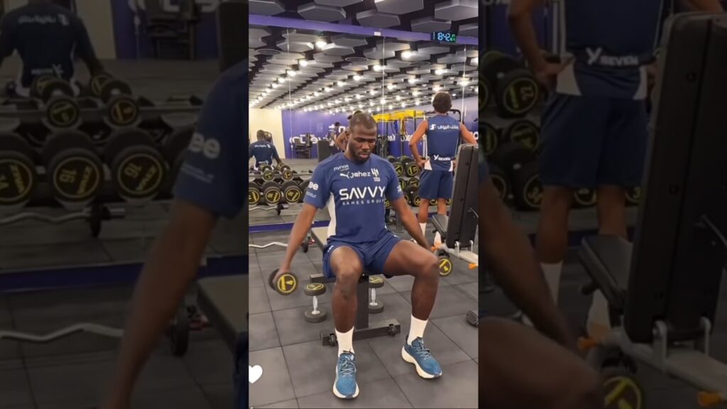 Kalidou Koulibaly à la Salle de musculation. Ministre de la Défense du Sénégal. #football #shorts
