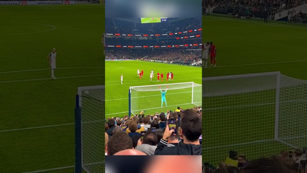 Richarlison scores from the penalty spot /Tottenham Hotspur 1-0 AZ Alkmaar /EUROPA LEAGUE HIGHLIGHTS