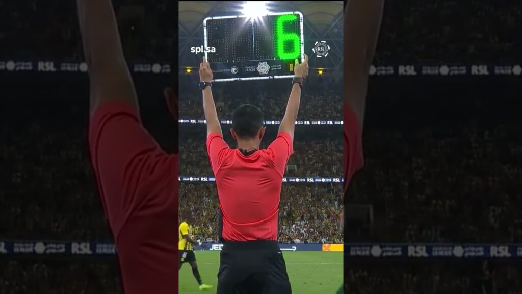 جماهير الاتحاد بعد لحظات من هدف صالح الشهري في #ديربي_البحر 🤯🤯🤯