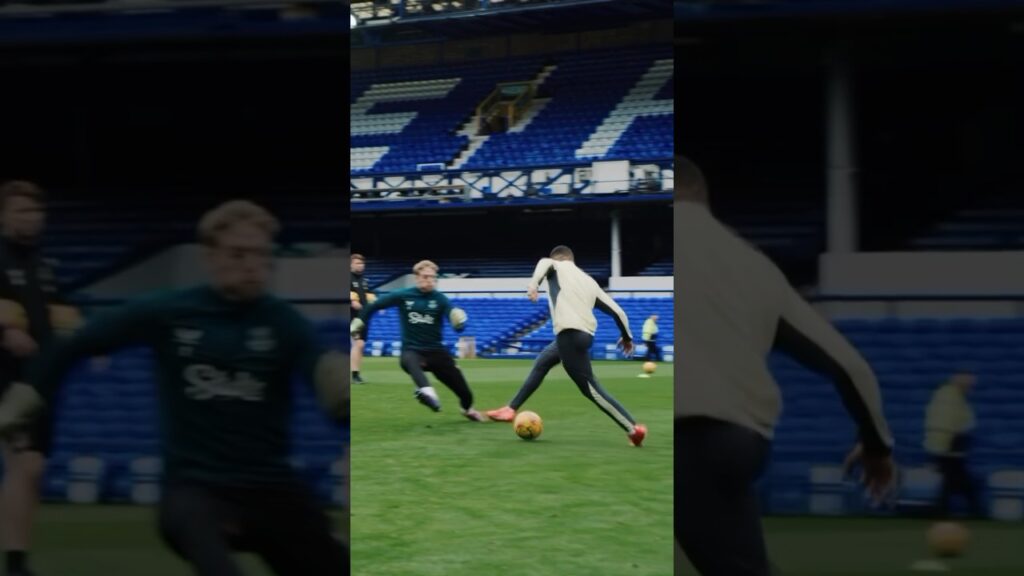 Iliman Ndiaye s'illustre à l'entraînement (Lions du Sénégal, Premier League) #football #shorts