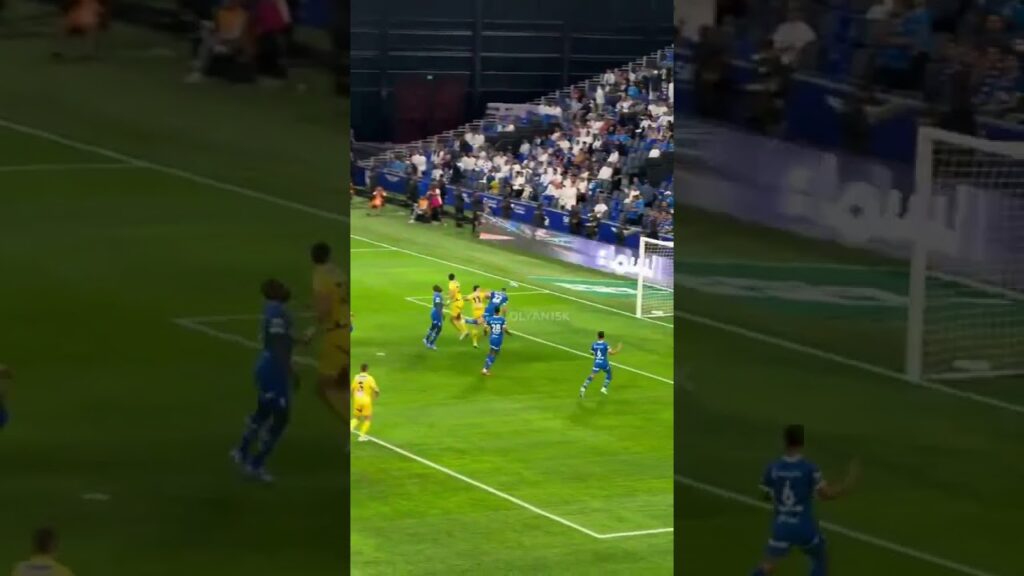 'اصطدام حارس الهلال محمد الربيعي بالقائم 😨 #الهلال التعاون  #رونالدو #النصر #النصر