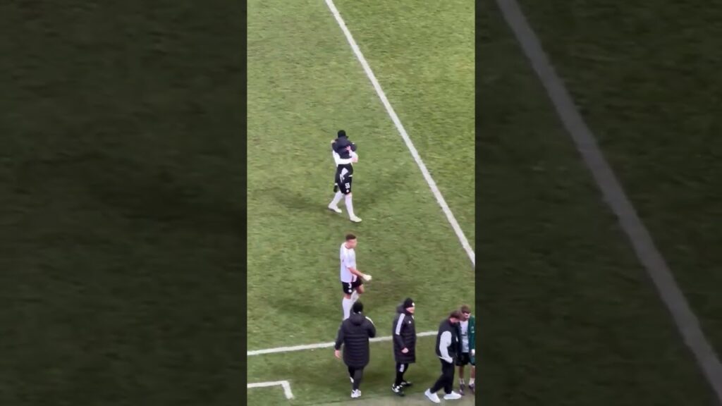 LOVELY MOMENT: Artur Jędrzejczyk greeted by Legia Warsaw fans