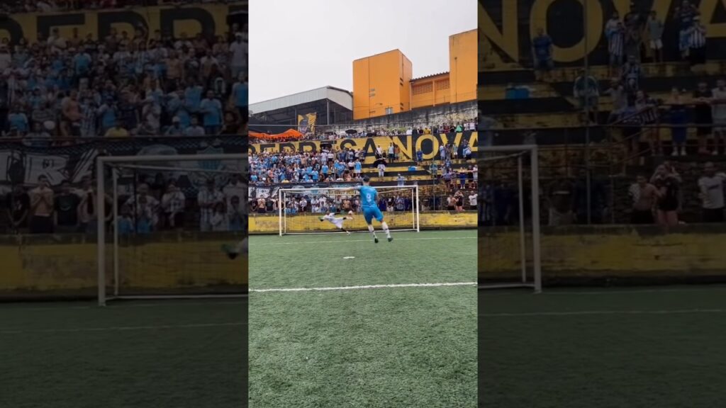 Wooh... L'arrêt du pied incroyable du gardien sur le dernier pénalty. C'est fort ! #football #shorts