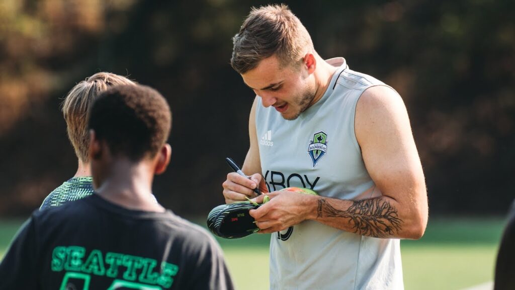 Jordan Morris surprises soccer camp ahead of Rave Green Run