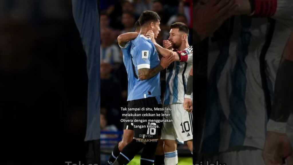 Momen Messi cekik pemain Uruguay