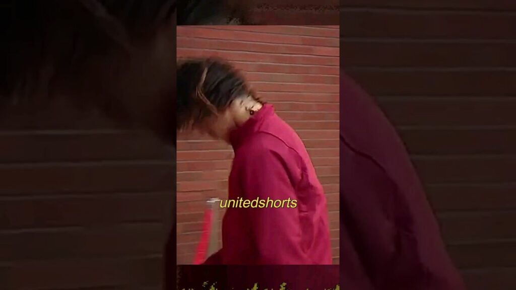 Hannibal Mejbri FLICK his HAIR 😁😁😁 #shorts #manchesterunited #hannibalmejbri #mufc #hair #ggmu