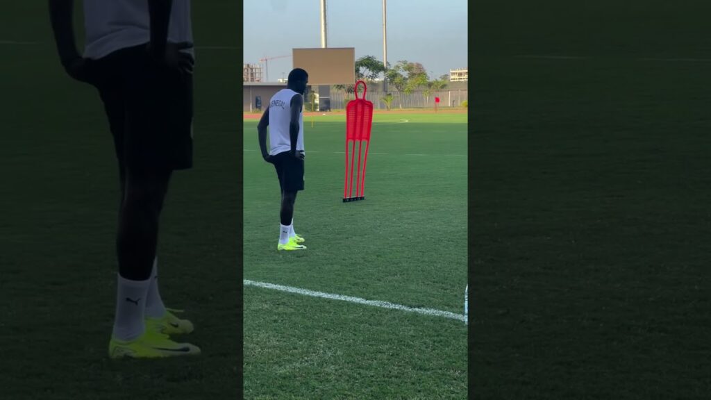 Sadio Mané Iliman  Ismaila Sarr et Elhadji Diouf qui donne une leçon de jonglage